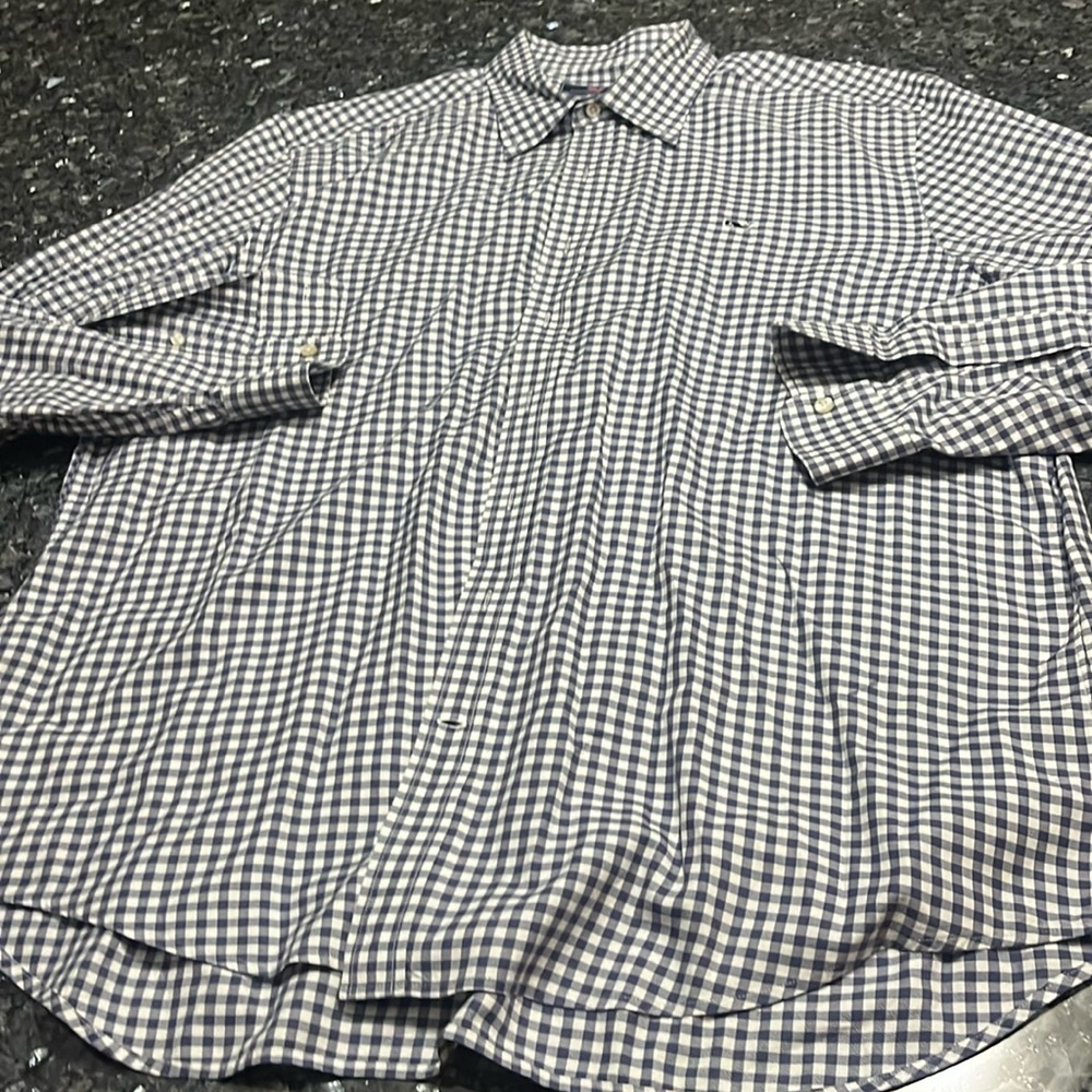 Vineyard vines gingham with logo